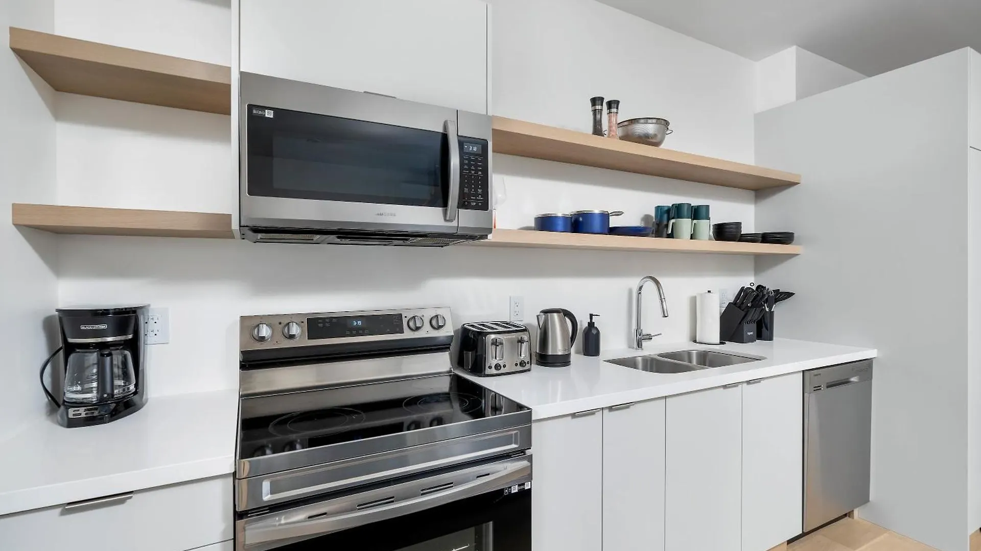 Holiday home Luxury 2-Bedroom Oasis At College & Bathurst Toronto
